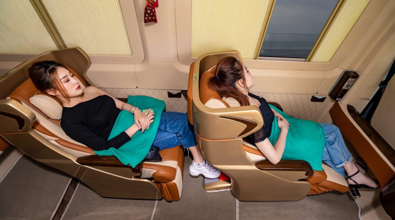 xe limousine đi hồ tràm