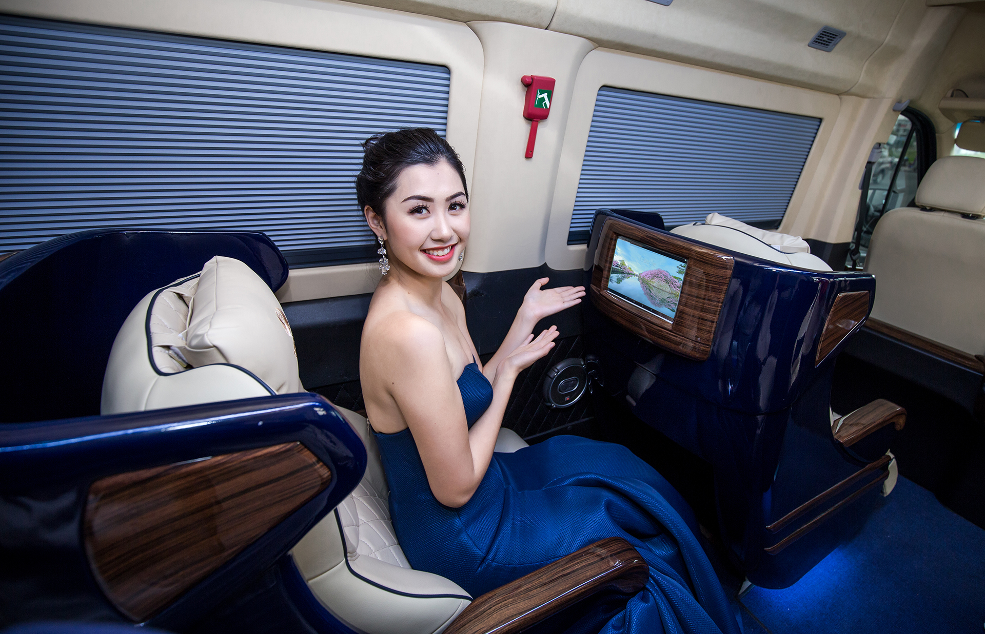 màn hình tablet trên xe limousine