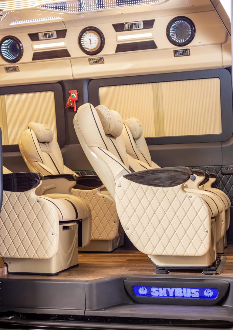 Skybus Pro 11 Ghế (Nền Xe Solati)