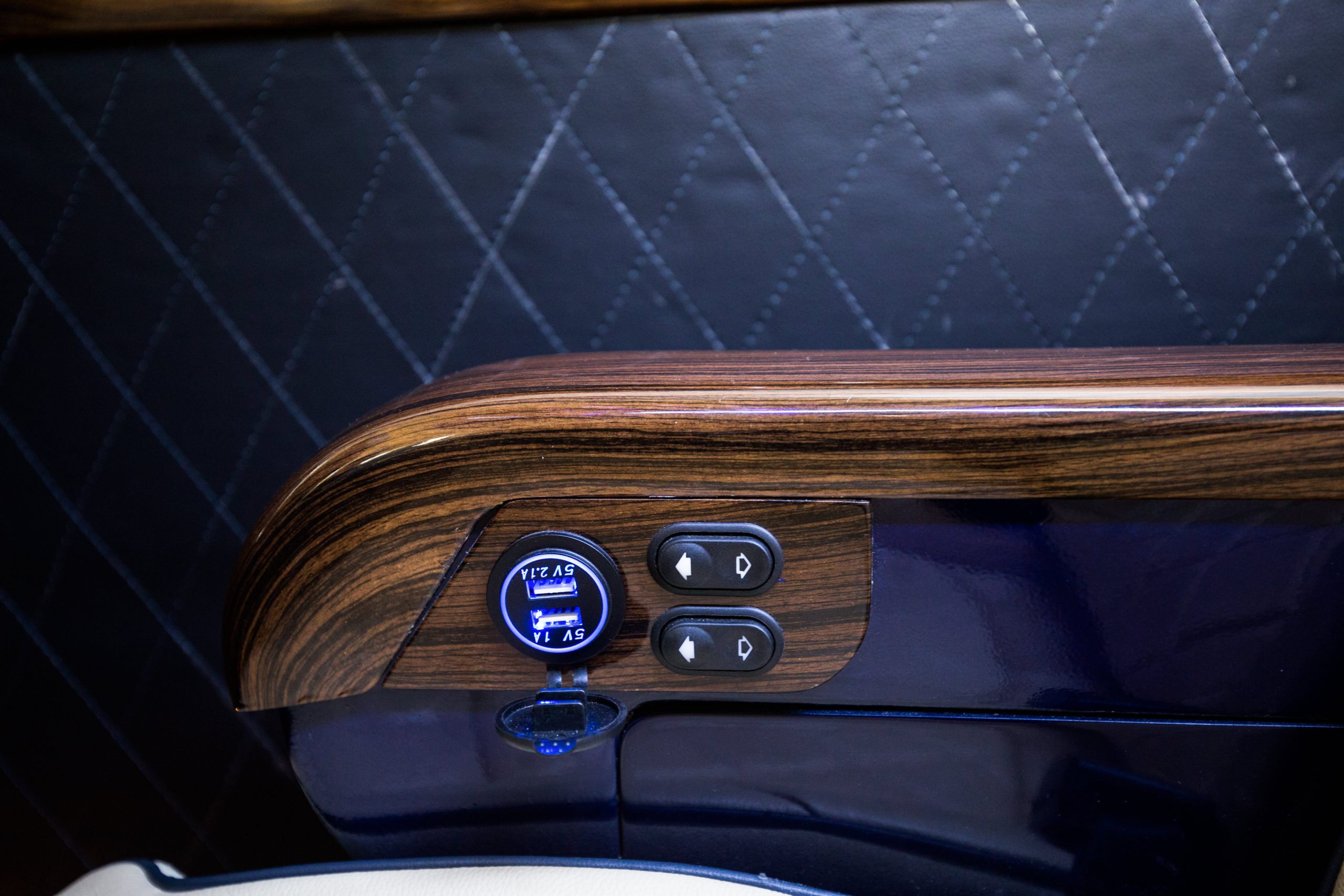 limousine 9 chỗ