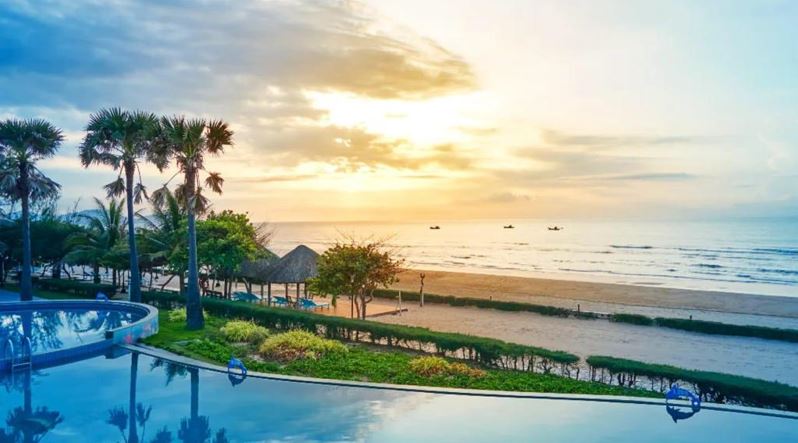 Carmelina beach resort