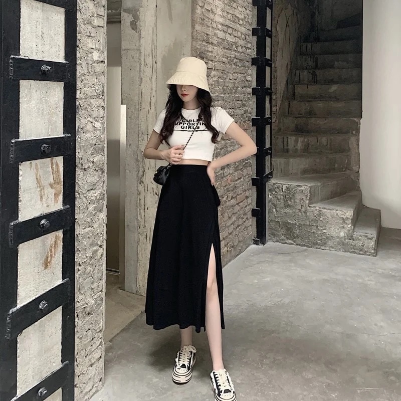 Áo croptop buộc vạt phối với chân váy midi