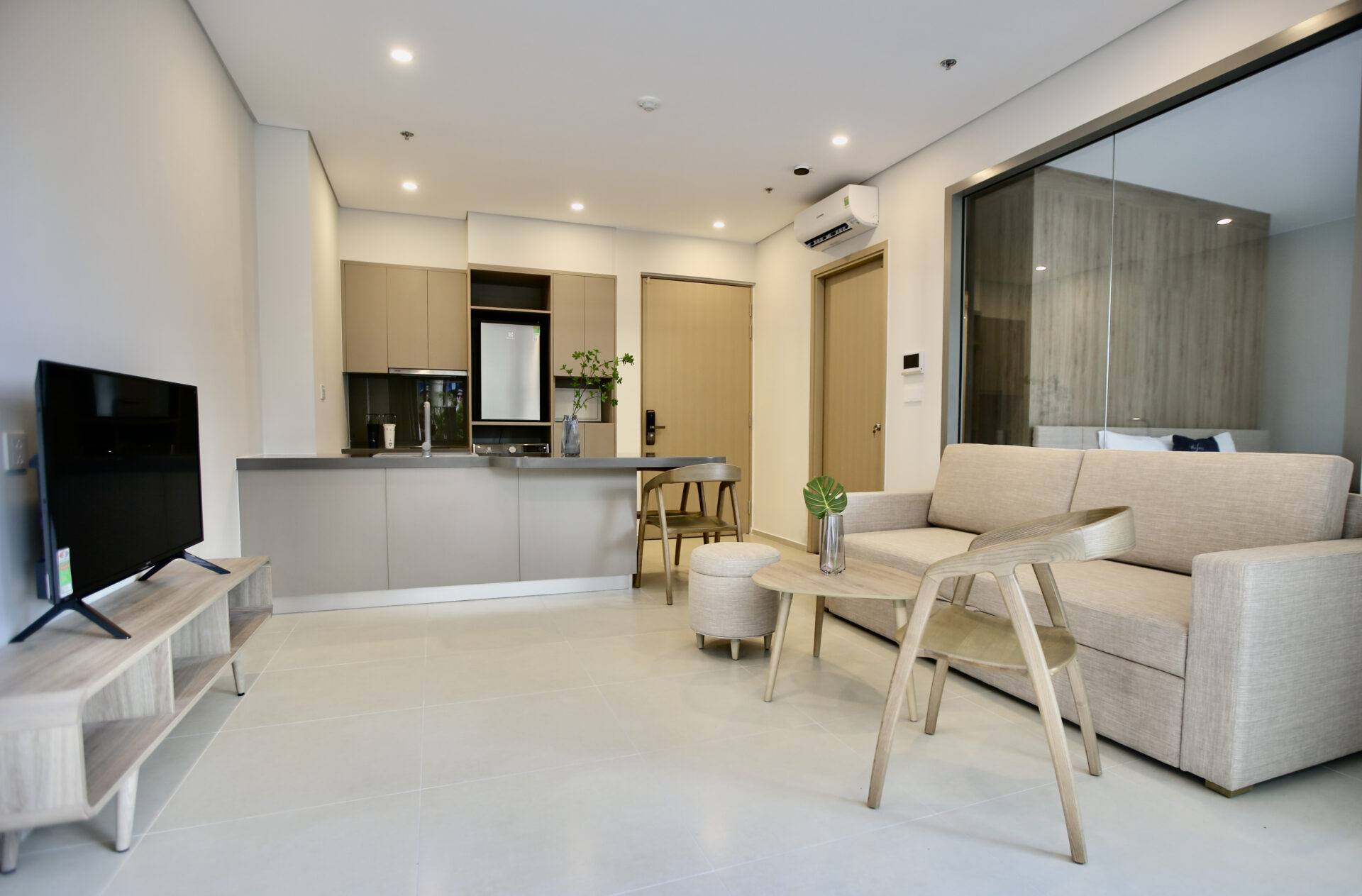 không gian bếp và phòng khách tại the sóng