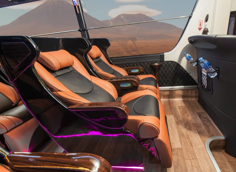 Thuê Xe Limousine 28 Chỗ Tiện Nghi Và Nhanh Chóng Nhất