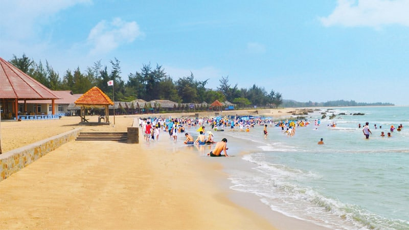 Bãi tắm Bốn Mùa tại Hồ Cốc