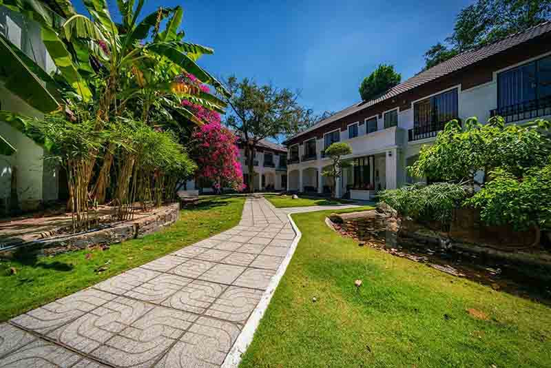 Kiến trúc của khu nghỉ dưỡng Vên Vên Hotel Hồ Cốc rất độc đáo.