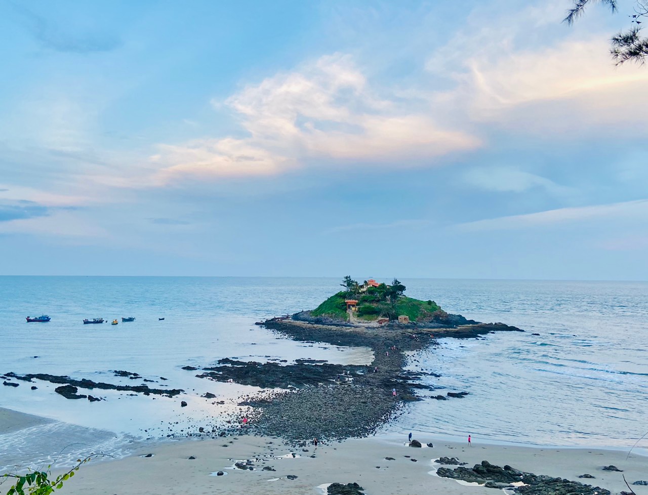 Miếu Hòn Bà