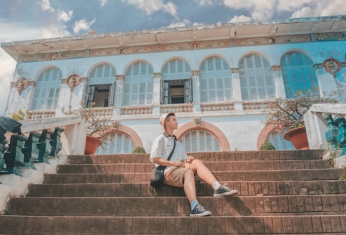Biệt thự cổ Bạch Dinh cổ kính, sang trọng, giúp bạn có những bức hình sống ảo ấn tượng.