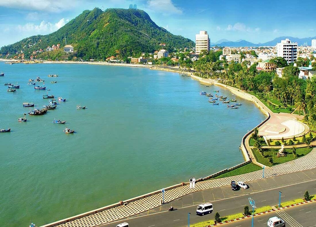Bãi Trước (hay bãi Tầm Dương)