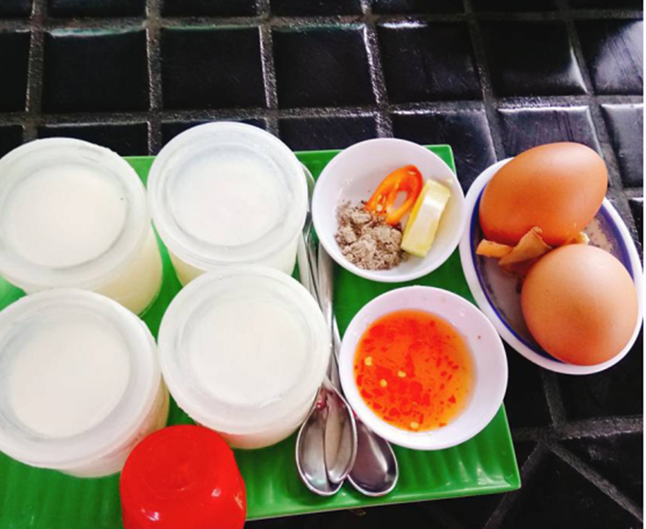 Yaourt là món ăn vặt được yêu thích nhất trong những ngày hè tại Vũng Tàu.