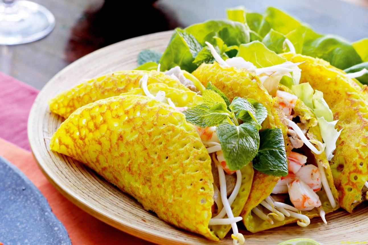 Hải sản tươi ngon giúp bánh xèo Vũng Tàu thêm phần hấp dẫn.