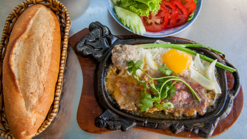 Từ phong cách trang trí thức ăn đến hương vị ở đây đều được đánh giá rất chỉn chu, sạch sẽ và thơm ngon