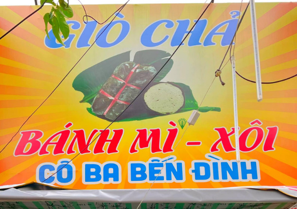 Cô Ba Bến Đình là một cái tên quen thuộc với những người đam mê bánh mì xíu mại tại địa phương. Quán còn rất nhiều món bánh mì, xôi, giò chả đa dạng