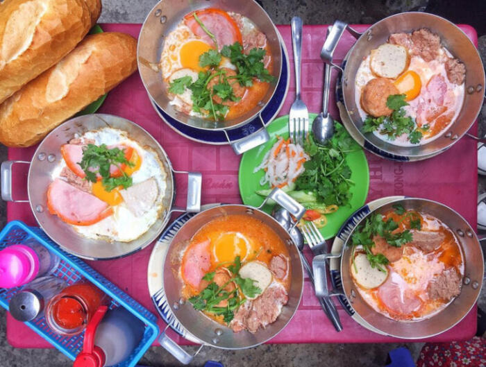 Nếu có cơ hội ghé thăm vũng tàu, bạn hãy thử thưởng thức món bánh mì xíu mại thơm ngon, đa dạng ở đây nhé.