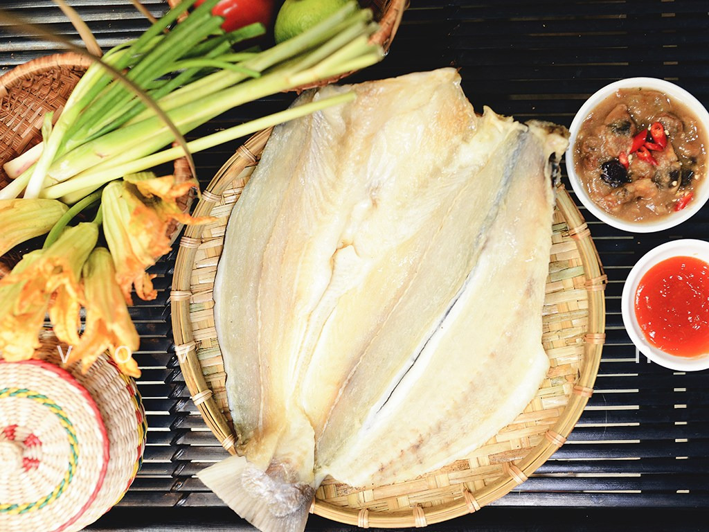 Cá dứa một nắng có thể chế biến thành nhiều món ăn ngon tuyệt, làm say lòng nhiều du khách.