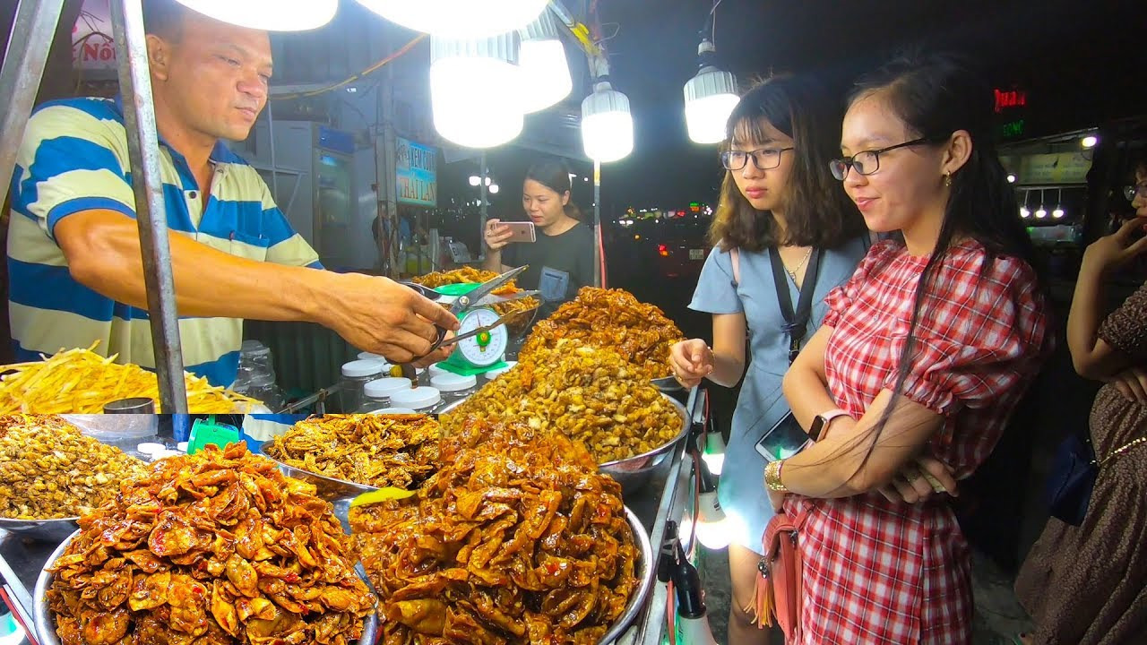 Mực rim me được nhiều du khách yêu thích khi đến chợ đêm