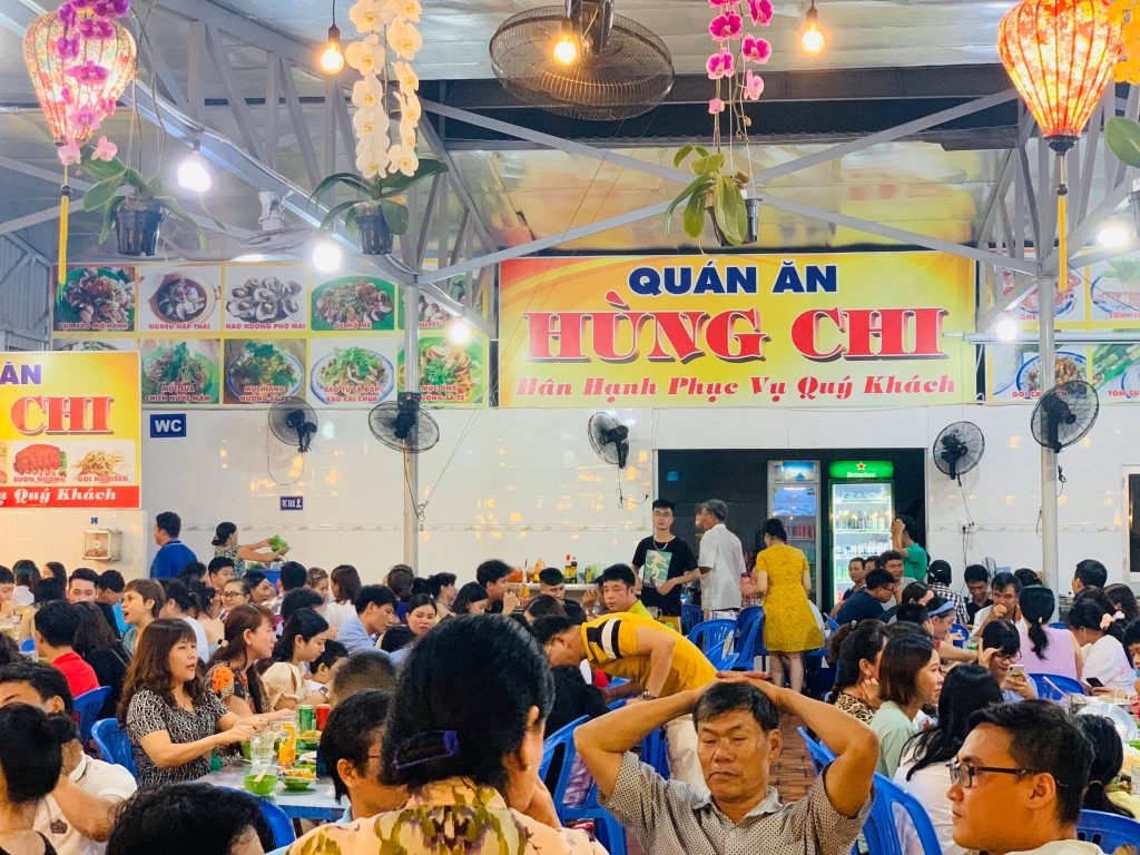 Hải sản Hùng Chi là địa điểm lý tưởng cho những buổi tụ họp với bạn bè, gia đình.