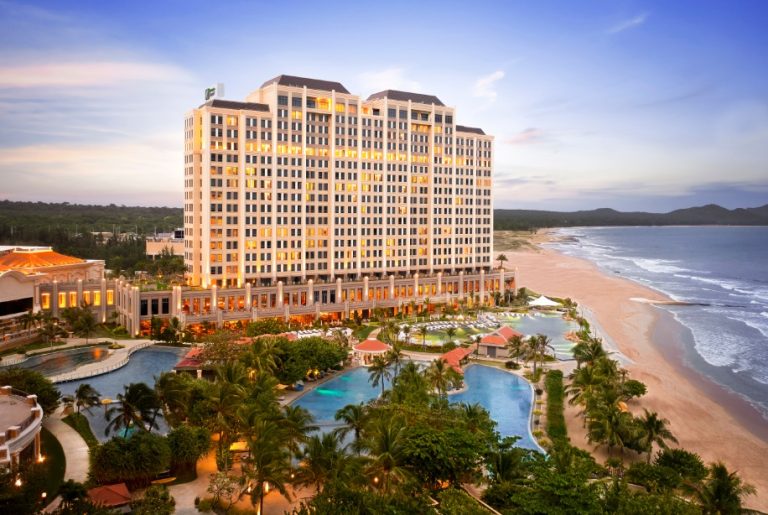 Khu nghỉ dưỡng Holiday Inn – 5 sao