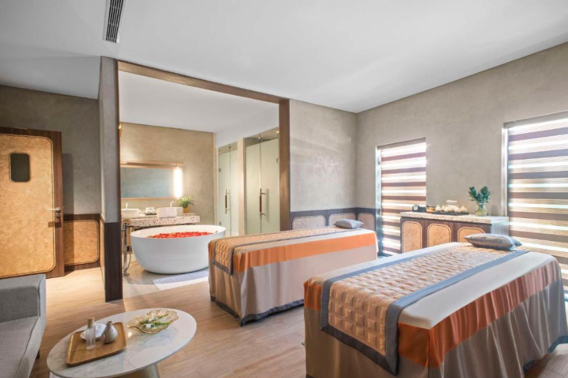 Tiện ích nổi bật: bãi biển riêng, hồ bơi, spa, kids club, gym