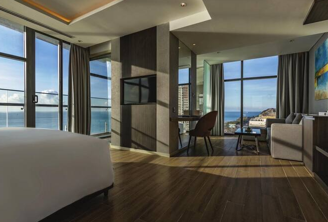 Signature Suite Ocean Front with Balcony