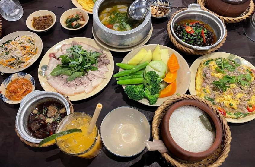 Cơm Niêu Thuần Việt