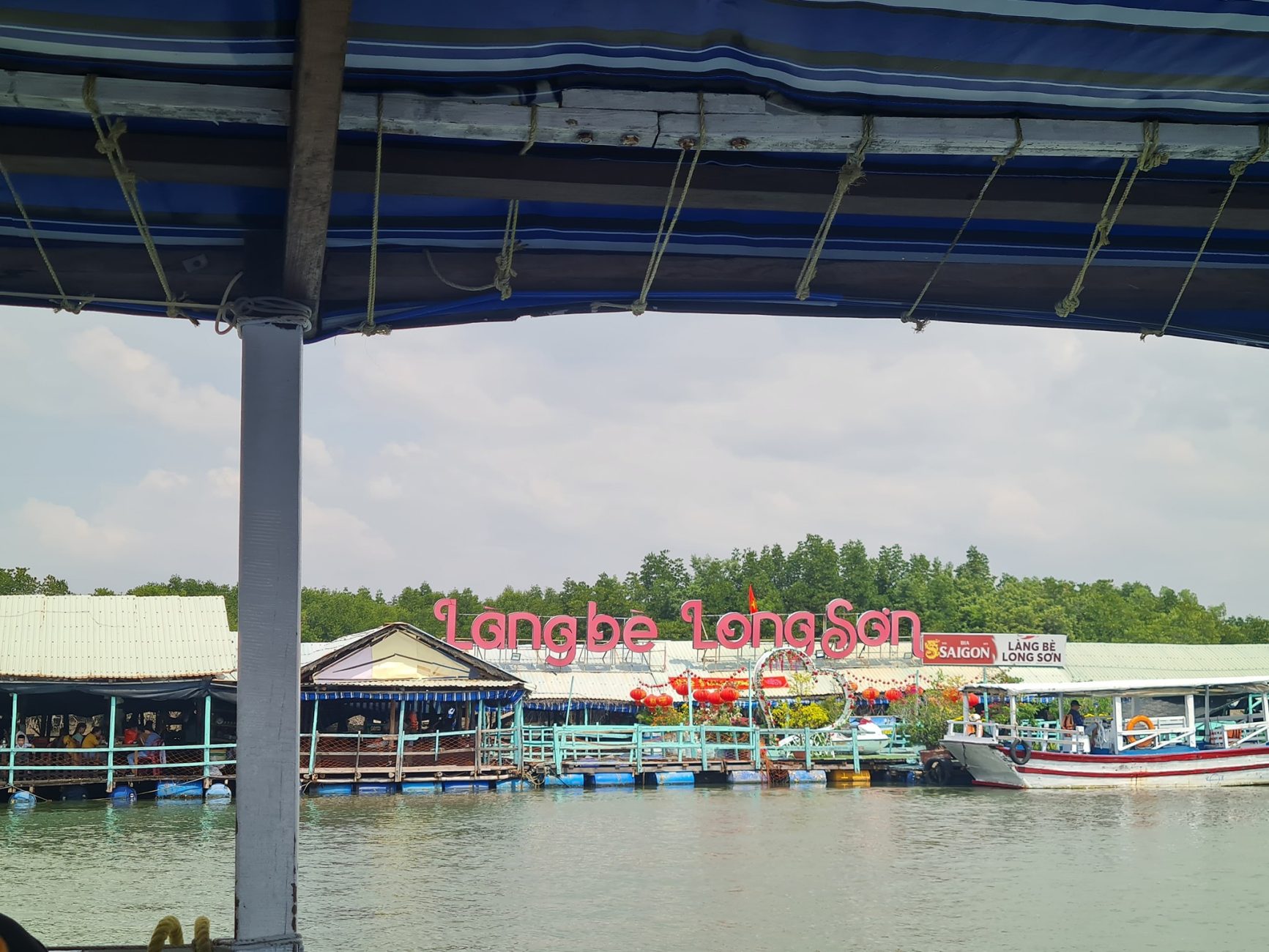Làng bè Long Sơn ở đâu