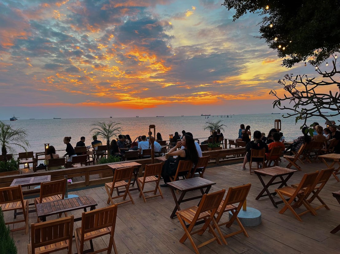 Thư giãn cafe view biển