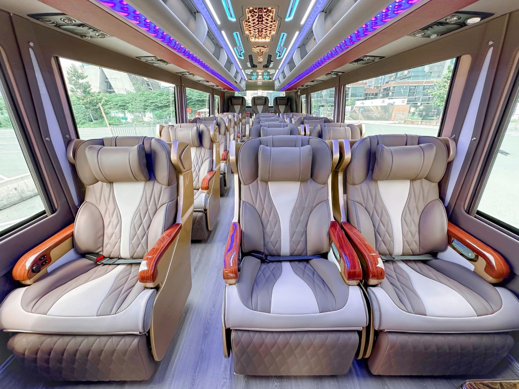 Bảng giá thuê xe Limousine 19 chỗ đi Long Hải