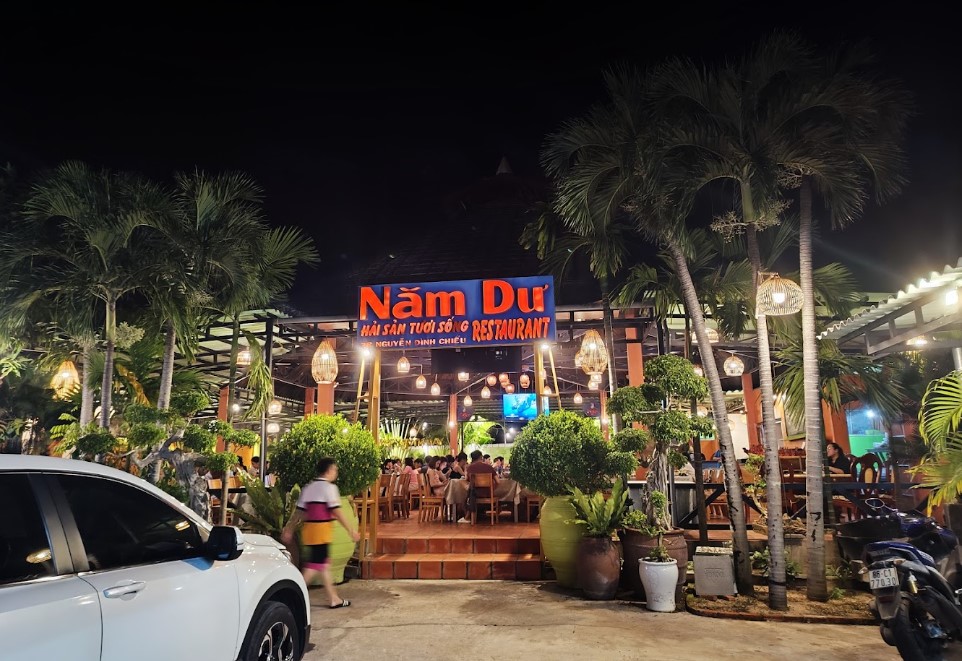 Nhà hàng hải sản Năm Dư
