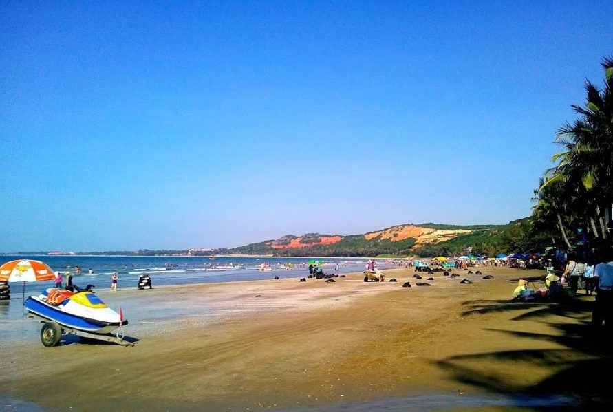 Bãi biển Hòn Rơm nơi dã ngoại lý tưởng