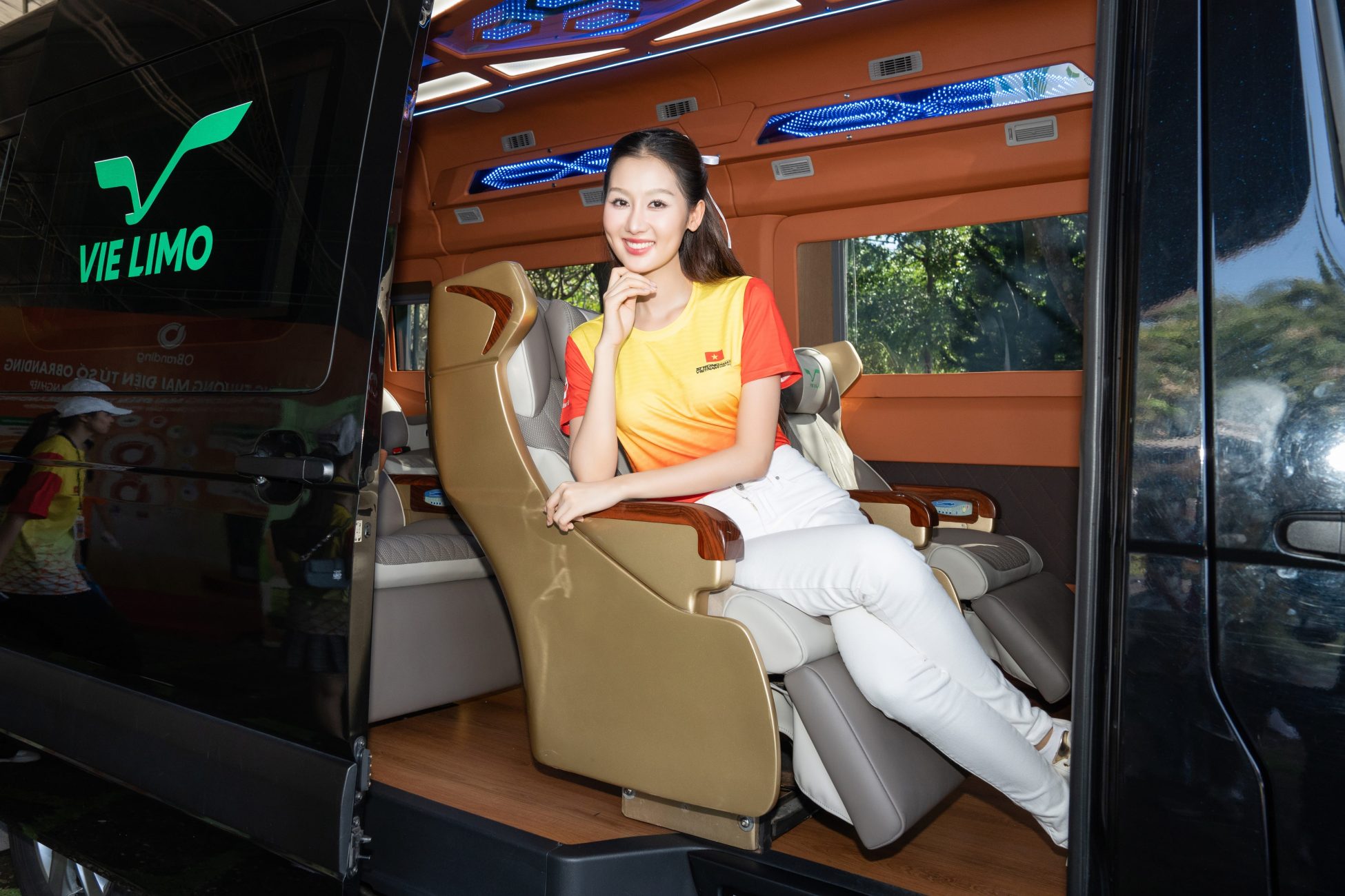 Miss Grand Việt Nam 2024 - Võ Lê Quế Anh cùng Vie Limo có mặt tại Strong Vietnam Marathon 2024
