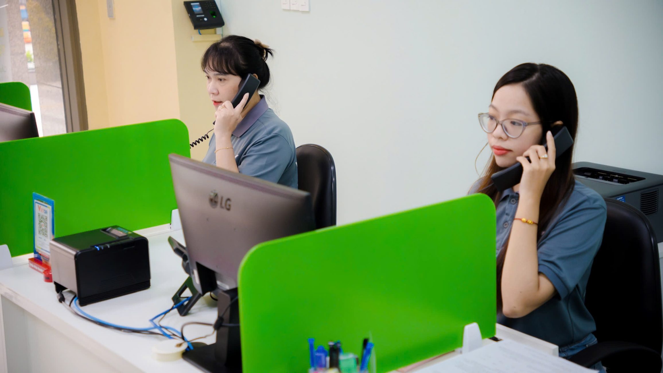 Bạn có thể đăng ký thuê xe trên website hoặc gọi trực tiếp đến hotline 1800 1131 để được nhân viên hỗ trợ, tư vấn.