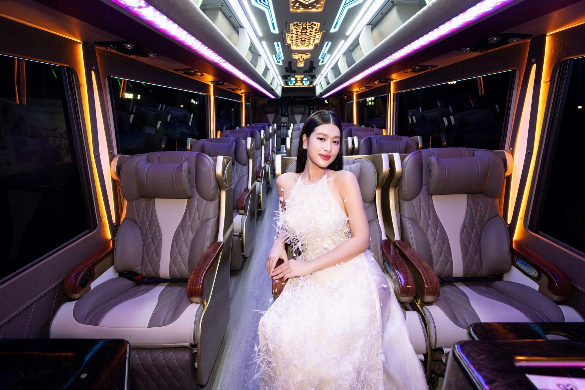 Thuê xe limousine 16 chỗ