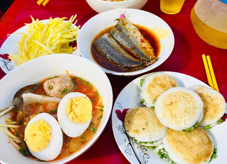 Quán bánh căn Lân Nguyệt