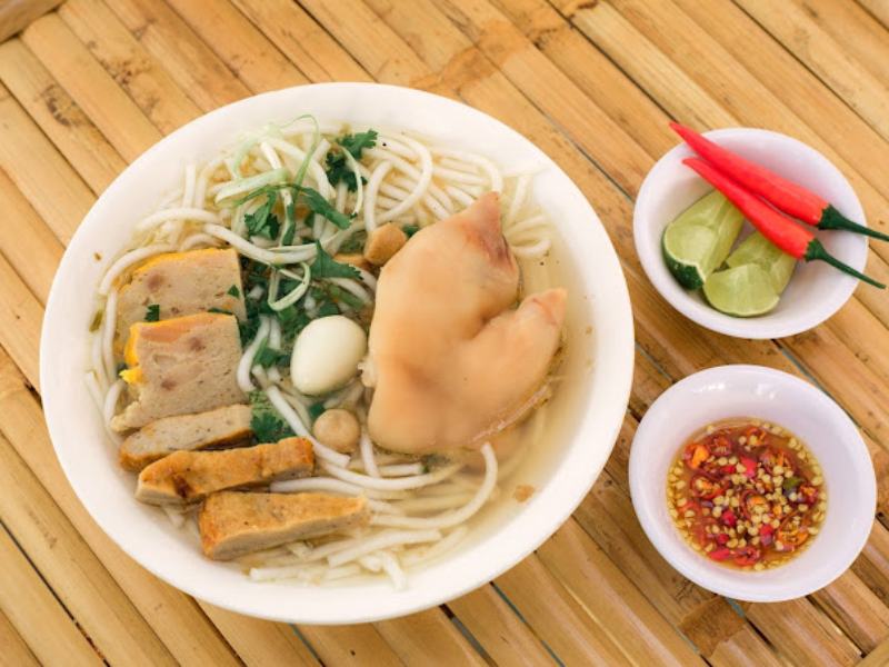 Bánh canh Phượng - Quán bánh canh chả cá Phan Thiết lâu năm