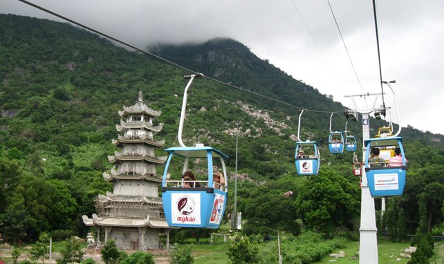 Đi cáp treo ngắm cảnh