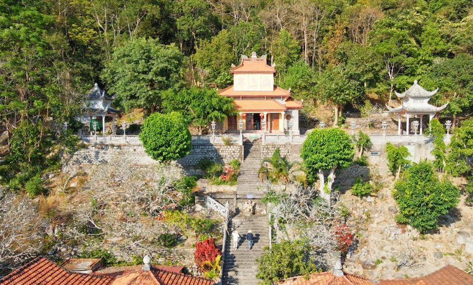 Nên du lịch núi Tà Cú mùa nào đẹp