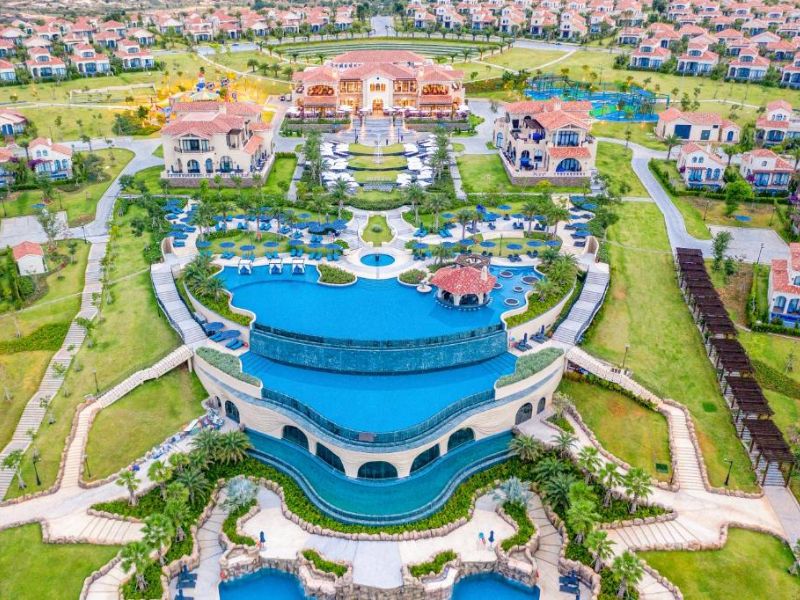 Hồ bơi 3 tầng view vô cực