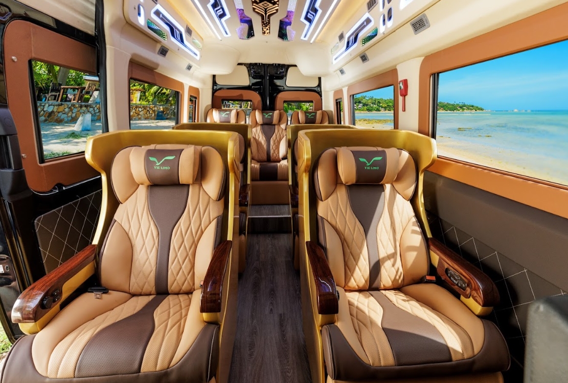 Di chuyển bằng xe Limousine