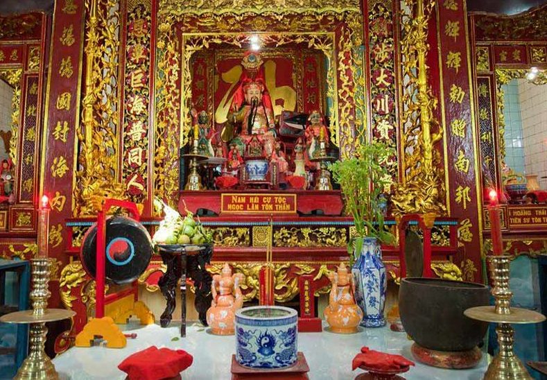 Kiến trúc bên trong Dinh Vạn Thủy Tú