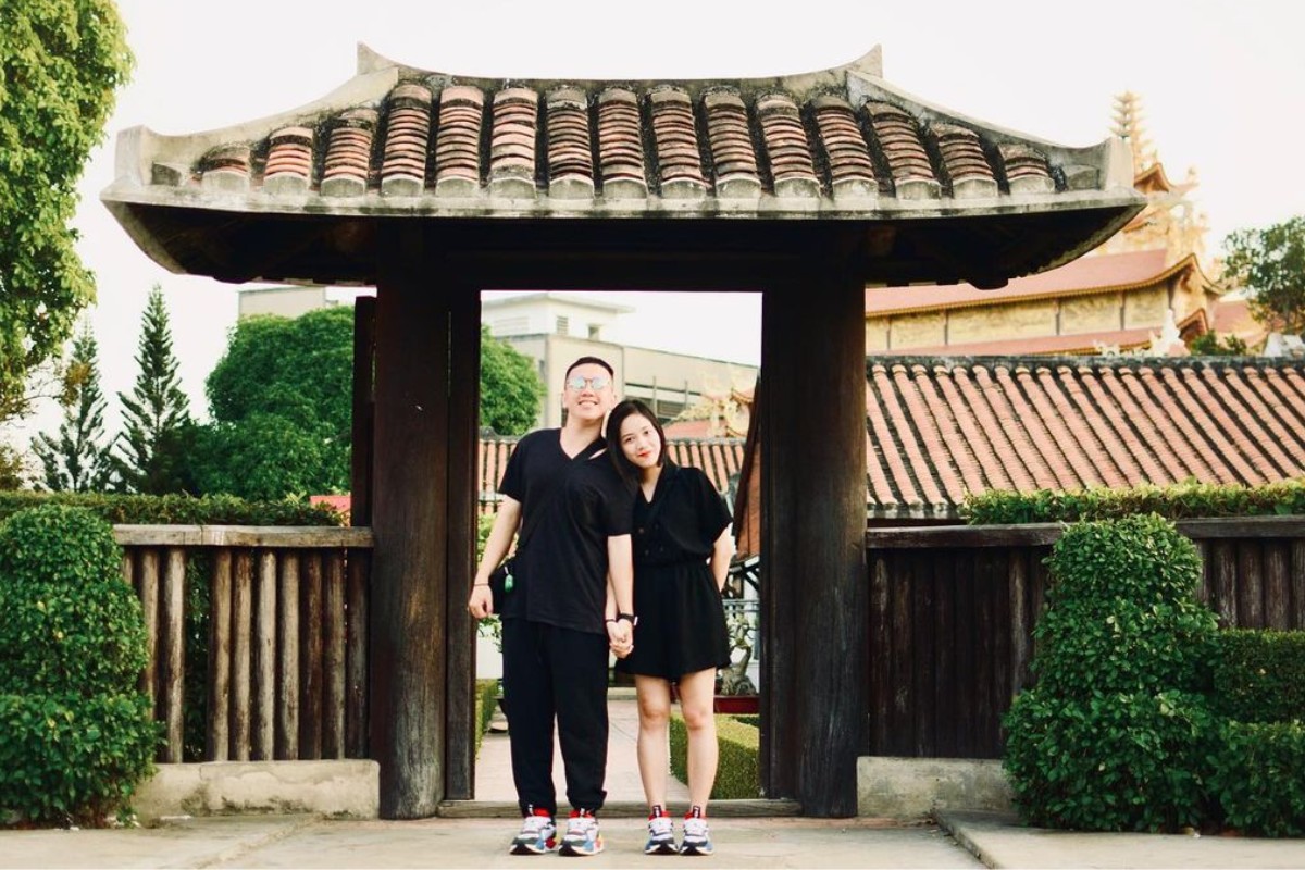 Chụp hình và ngắm nhìn vẻ đẹp cổ kính