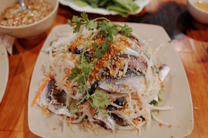 TOP 10 Quán Gỏi Cá Trích Phan Thiết Cực Ngon, Hương Vị Khó Quên